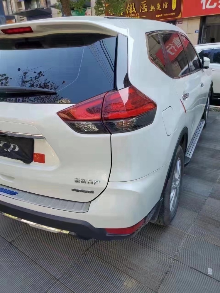 黃石19年日產奇駿3