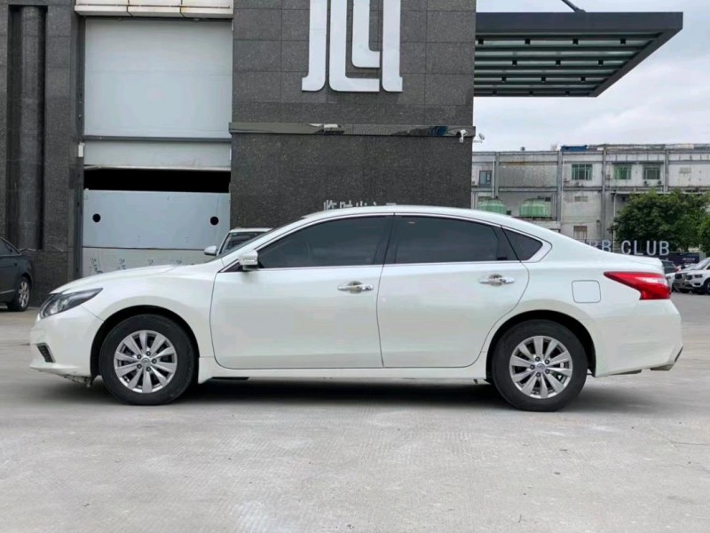 東莞17年日產天籟4