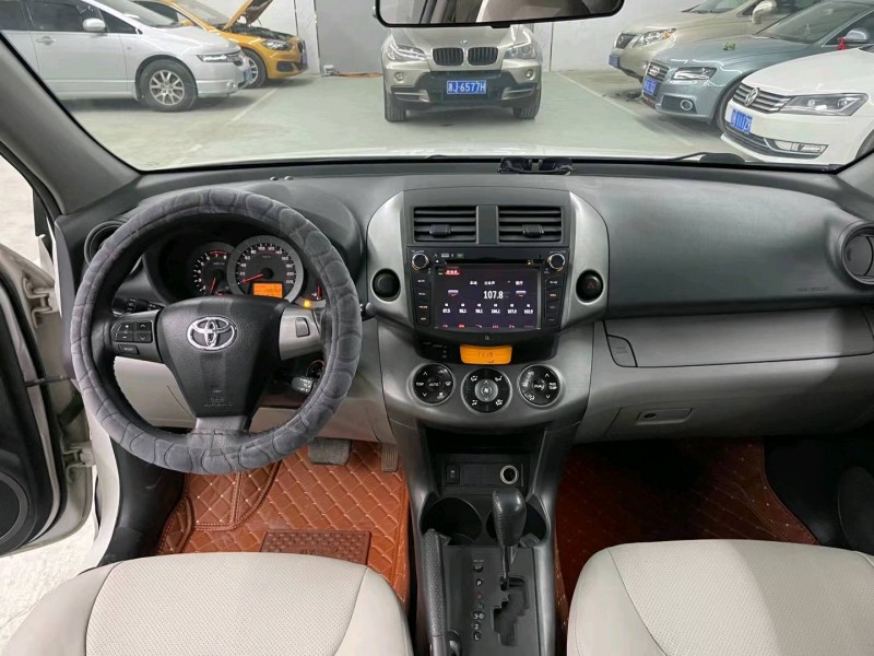 泰安13年豐田RAV44