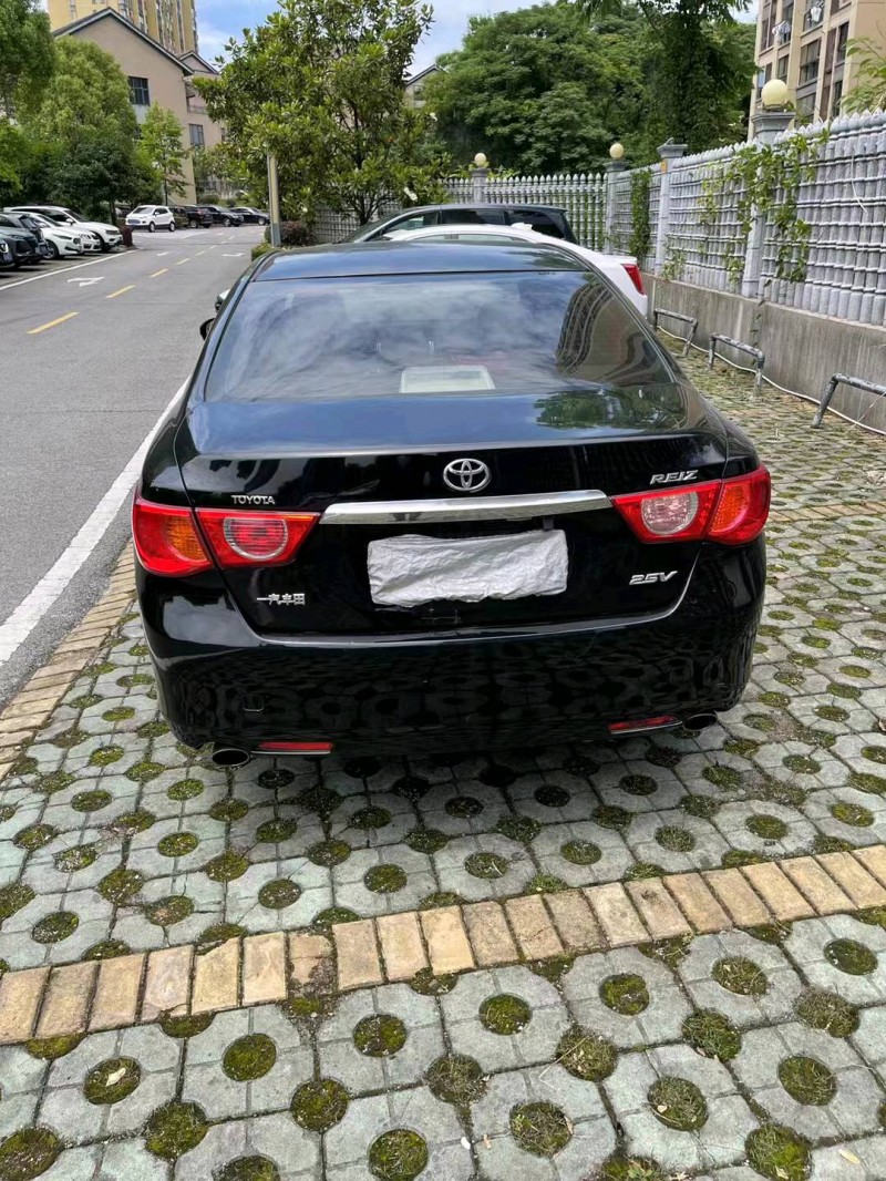 北京12年丰田锐志5