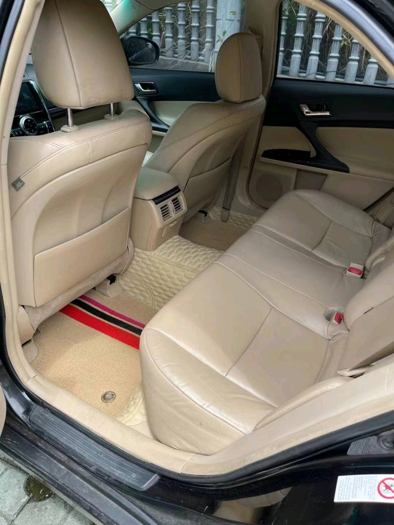 北京12年丰田锐志7