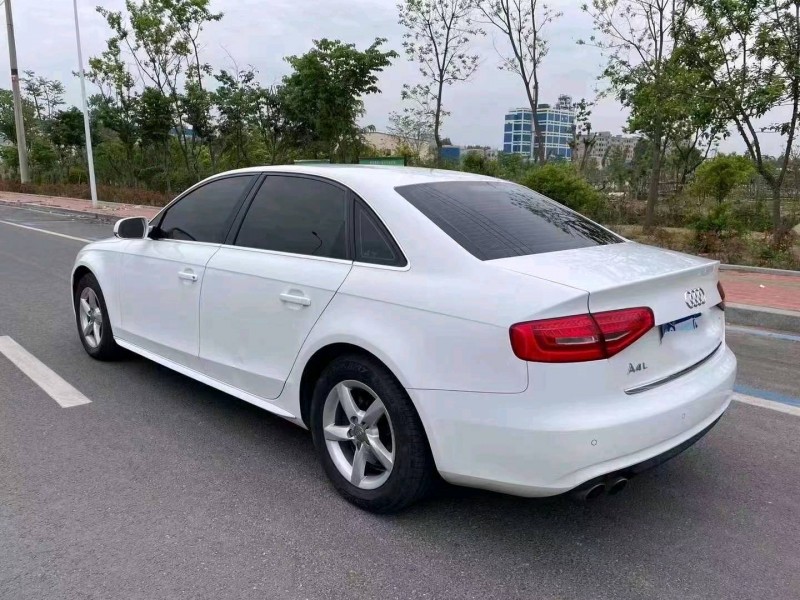 東營17年奧迪A4L7