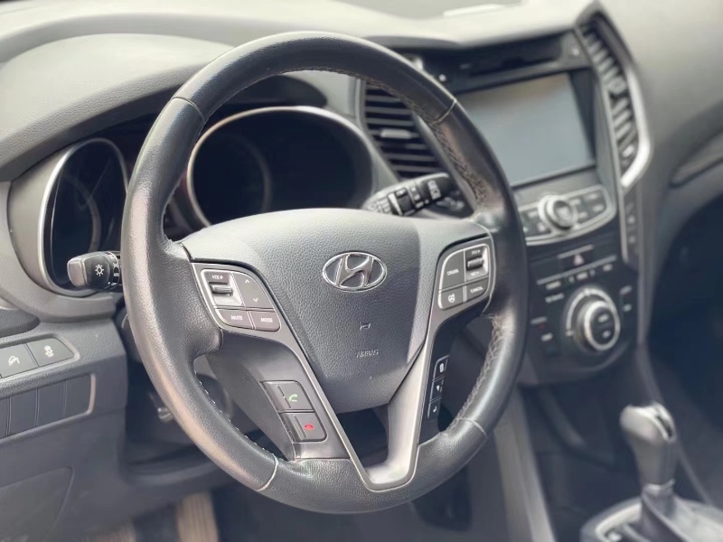 北京16年现代新胜达4