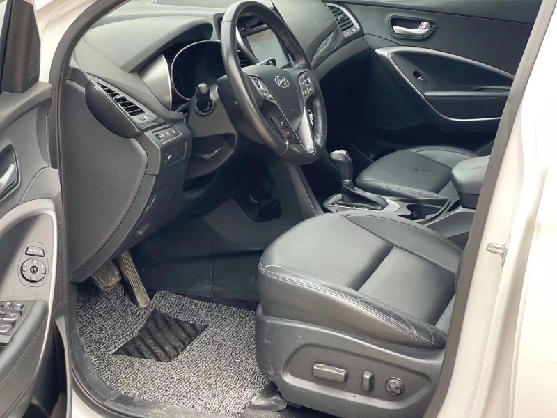 北京16年现代新胜达8