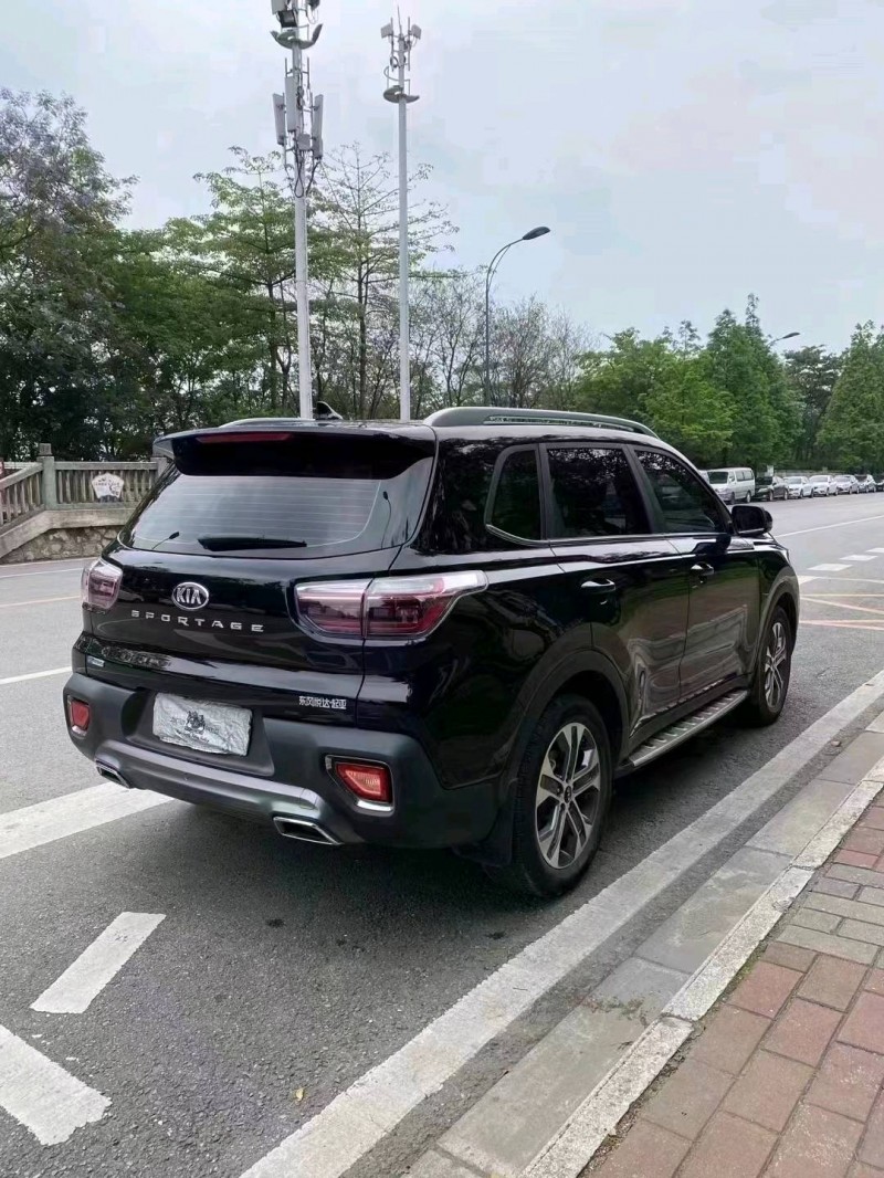 桂林19年起亞智跑3