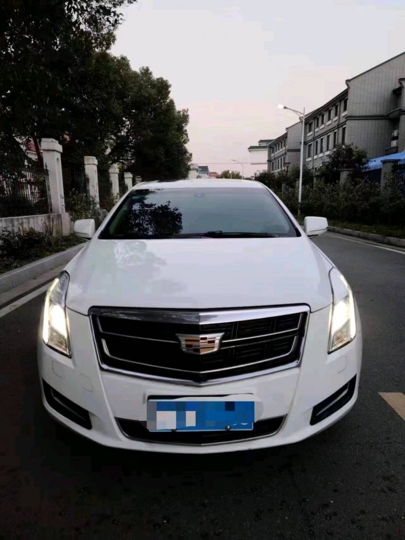 紹興17年凱迪拉克XTS1