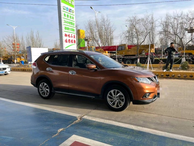 榆林15年日產奇駿2