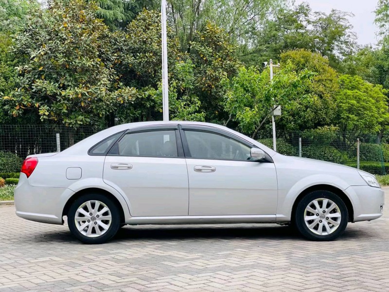 徐州11年别克凯越3