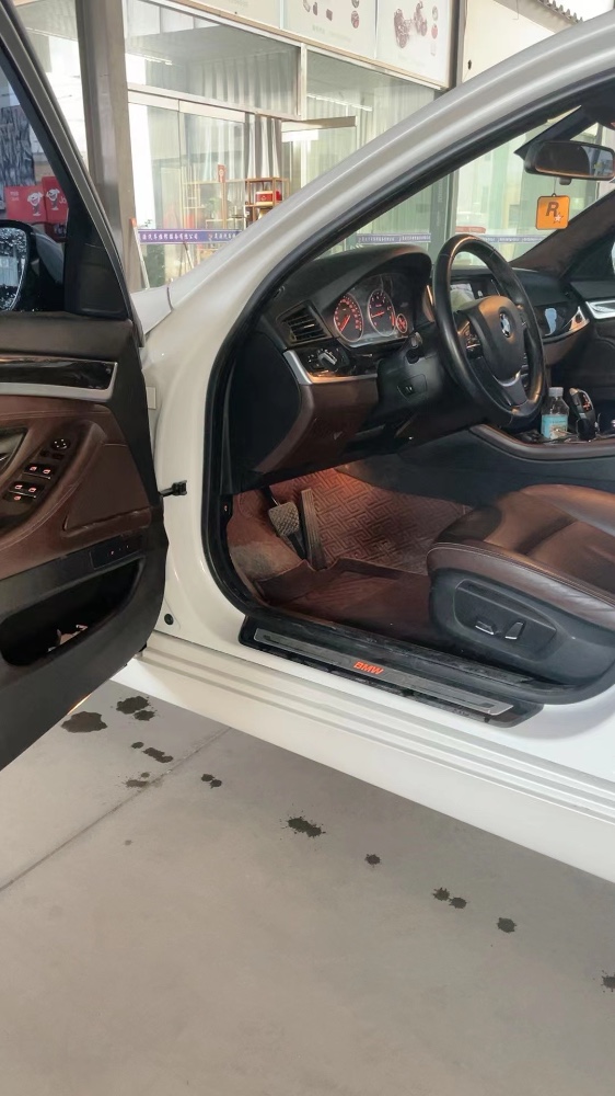 北京16年宝马5系3