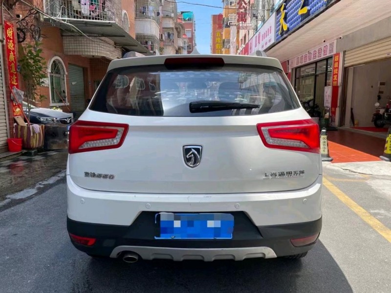 廈門17年寶駿5608