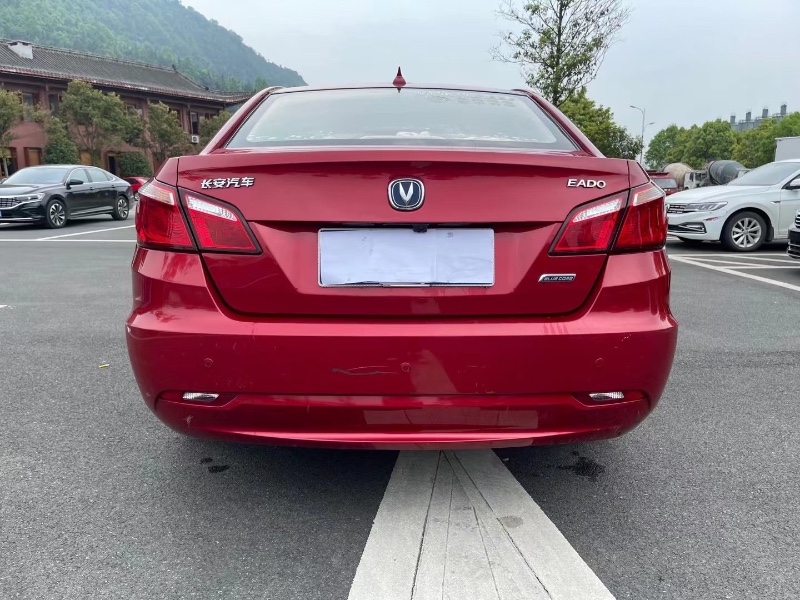 重慶16年長安汽車逸動2