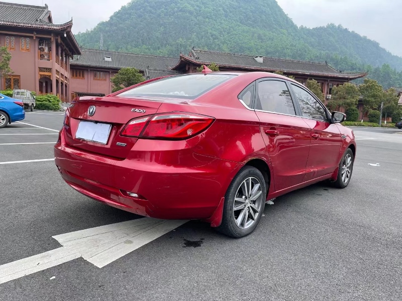 重慶16年長安汽車逸動1