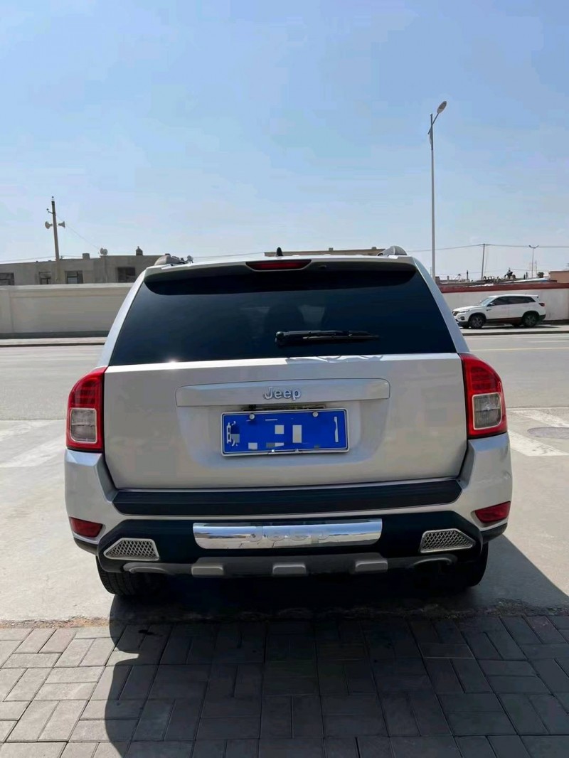 包頭11年Jeep指南者8