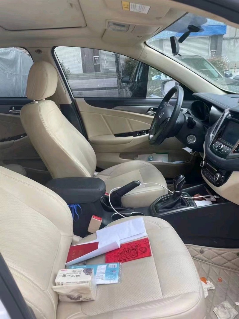 東營17年長安汽車逸動2