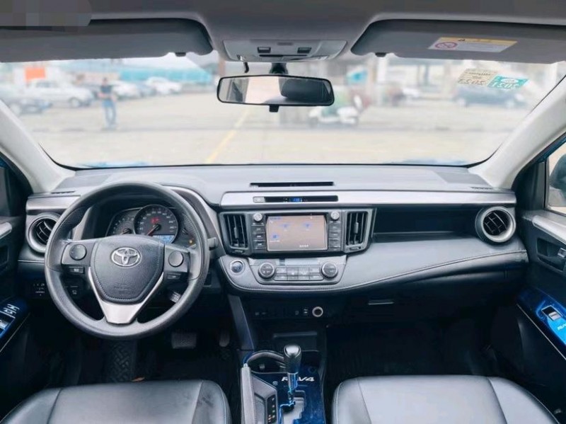 东莞17年丰田RAV46