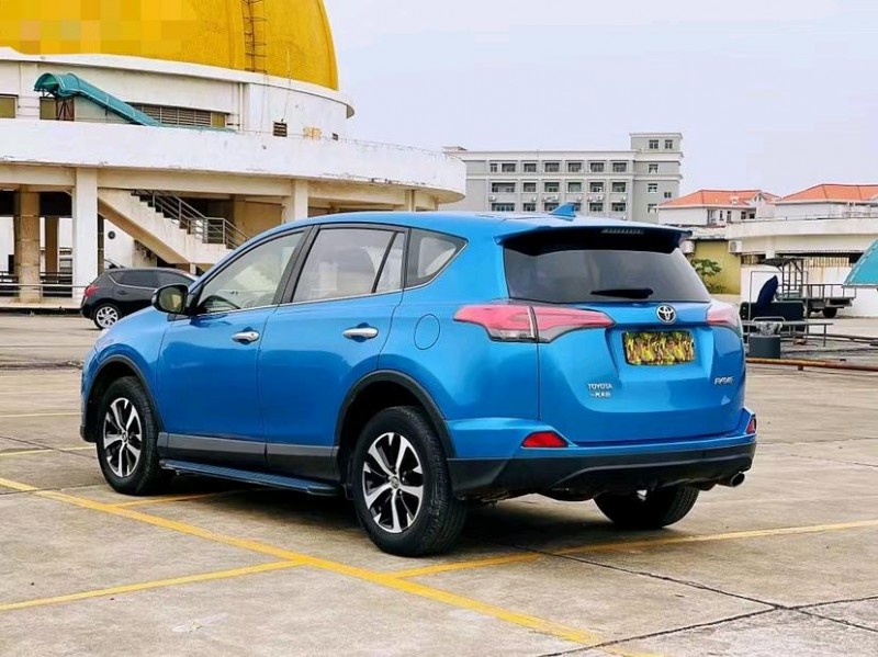 东莞17年丰田RAV48