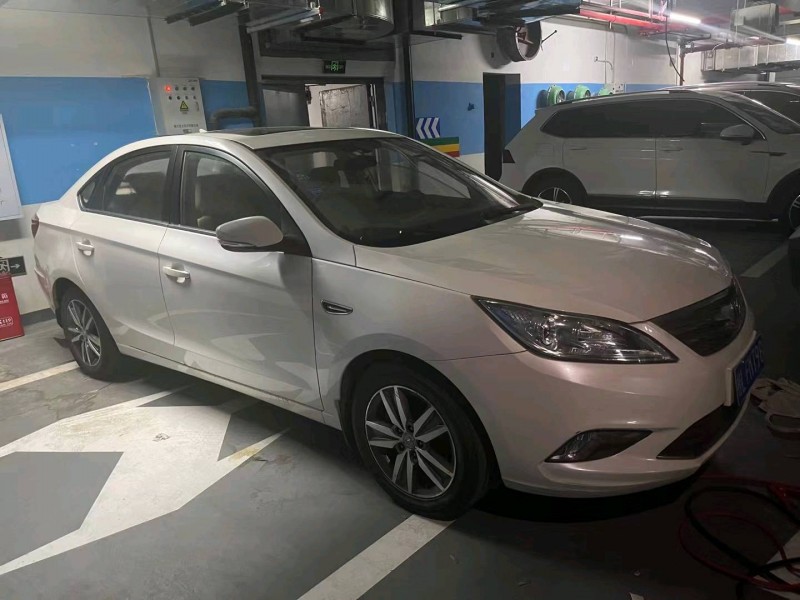 重慶15年長安汽車逸動2