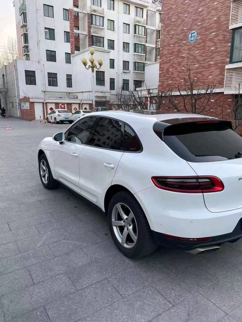 東營16年保時捷Macan3