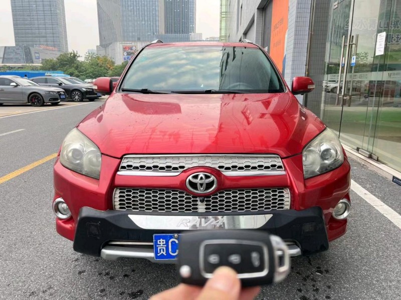 廣州13年豐田RAV41