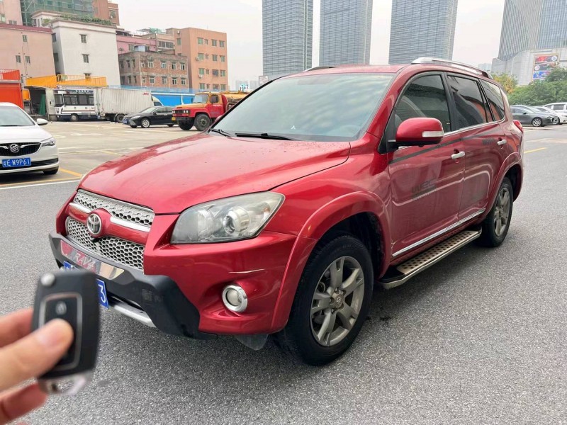廣州13年豐田RAV42