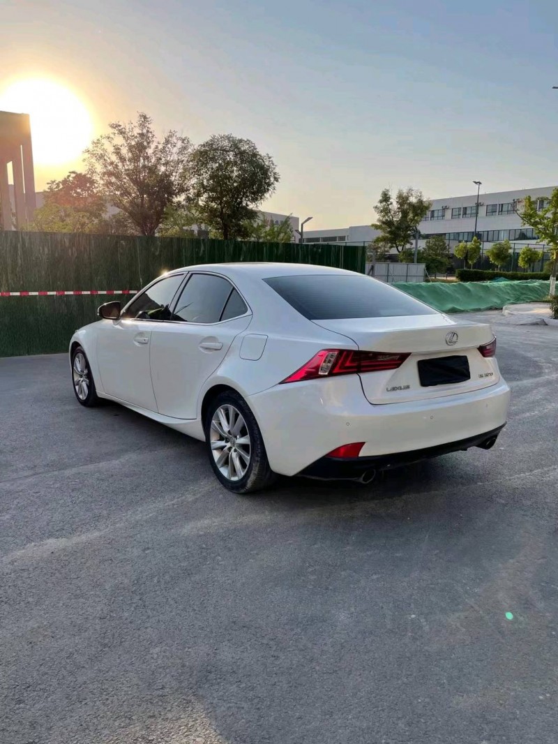 徐州14年雷克萨斯IS4