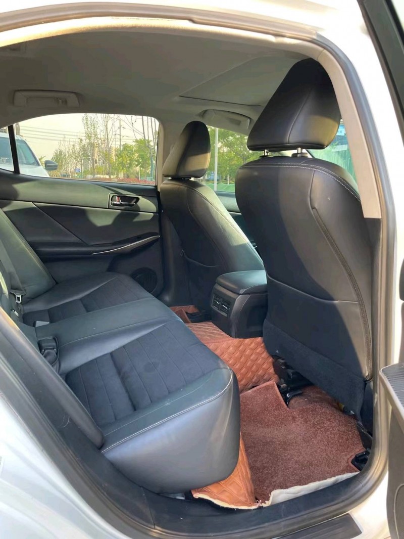 徐州14年雷克萨斯IS5