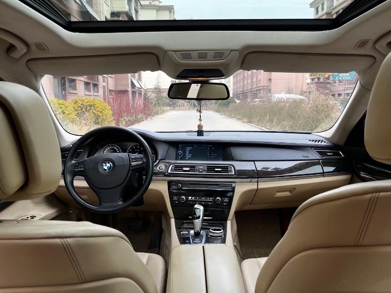 青岛13年宝马7系8