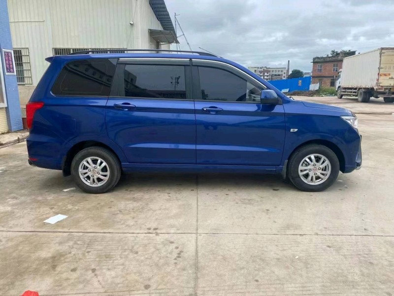 南寧19年五菱汽車宏光S32