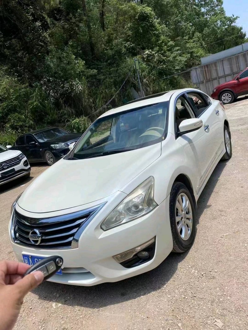 南寧16年日產天籟2