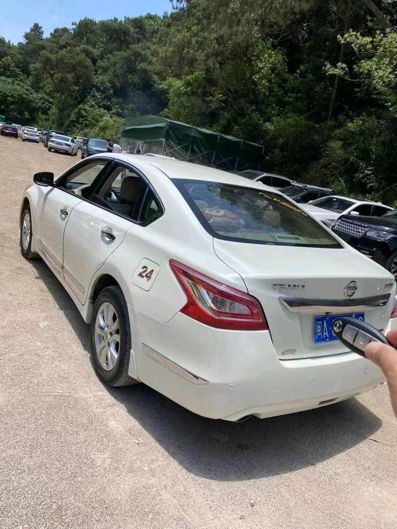 南寧16年日產天籟3