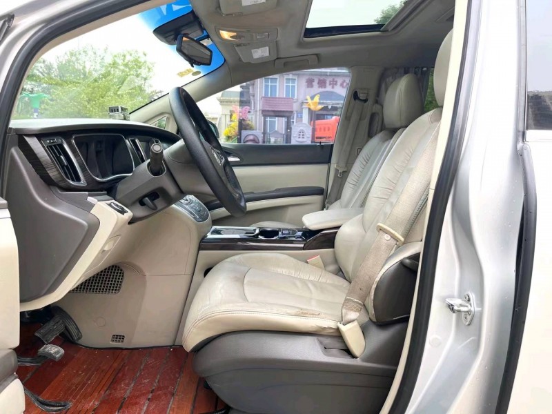 青岛11年别克GL84