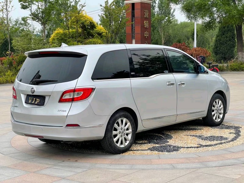 青岛11年别克GL82