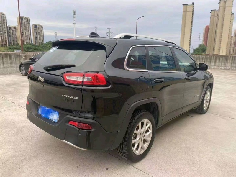 宜昌18年Jeep自由光4
