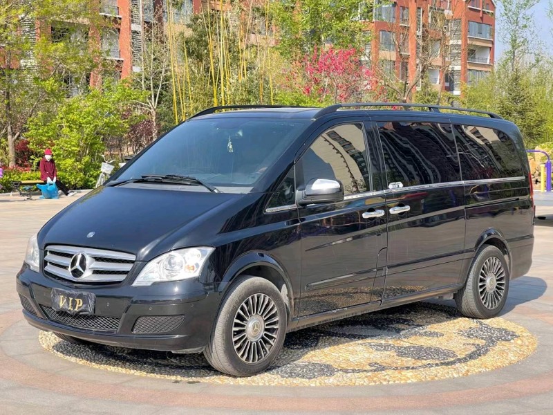 青岛14年奔驰唯雅诺2