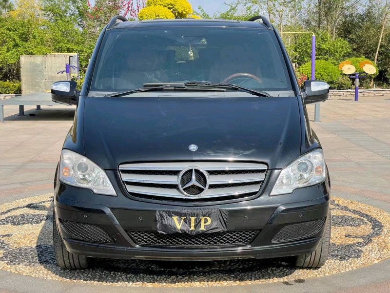 青岛14年奔驰唯雅诺1