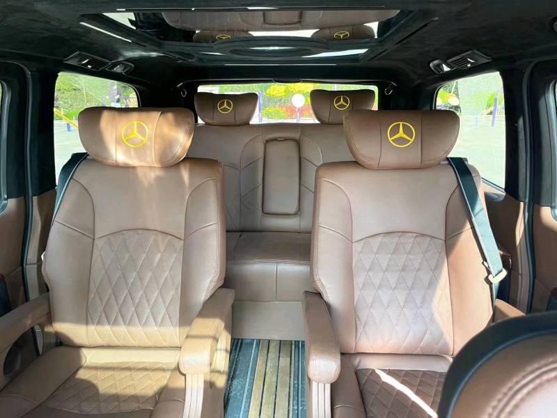 青岛14年奔驰唯雅诺5