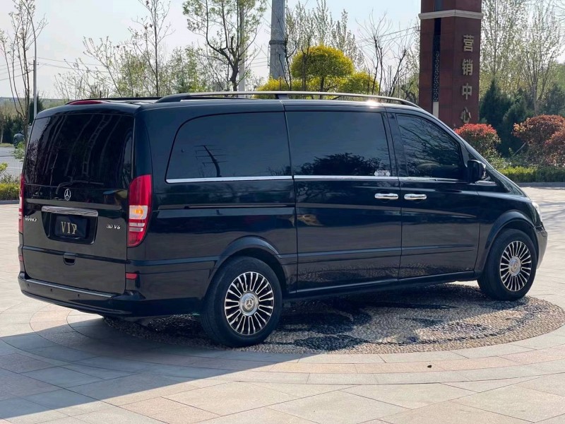 青岛14年奔驰唯雅诺7