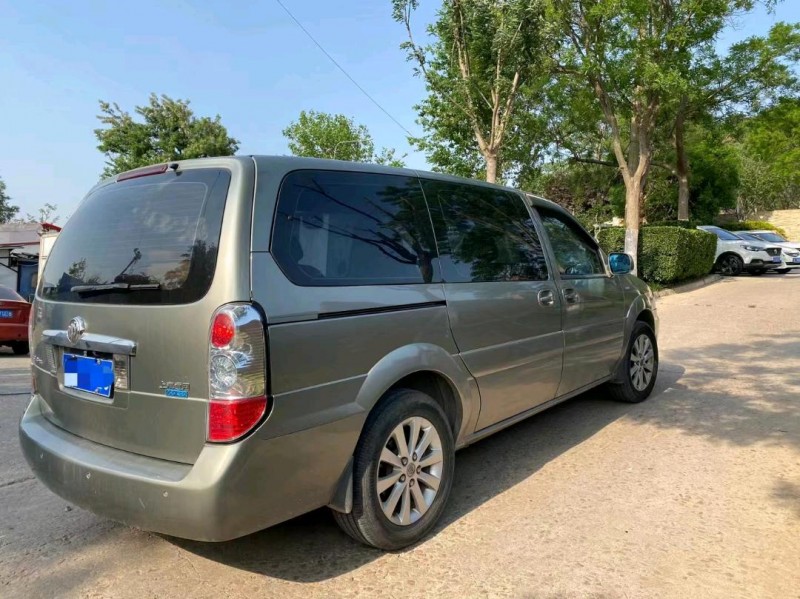 青岛11年别克GL84