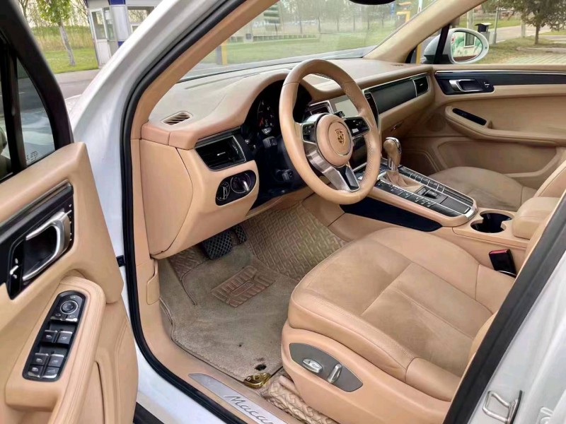 東營15年保時捷Macan8
