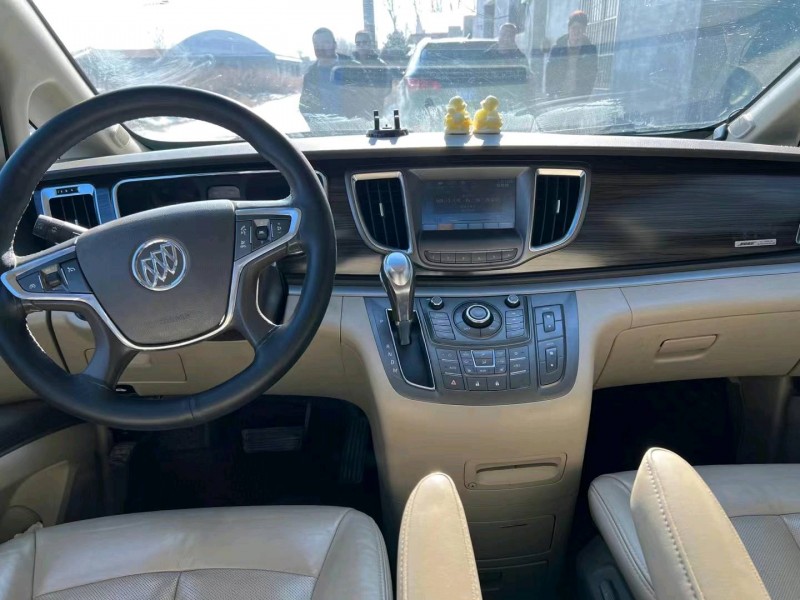 青岛12年别克GL87