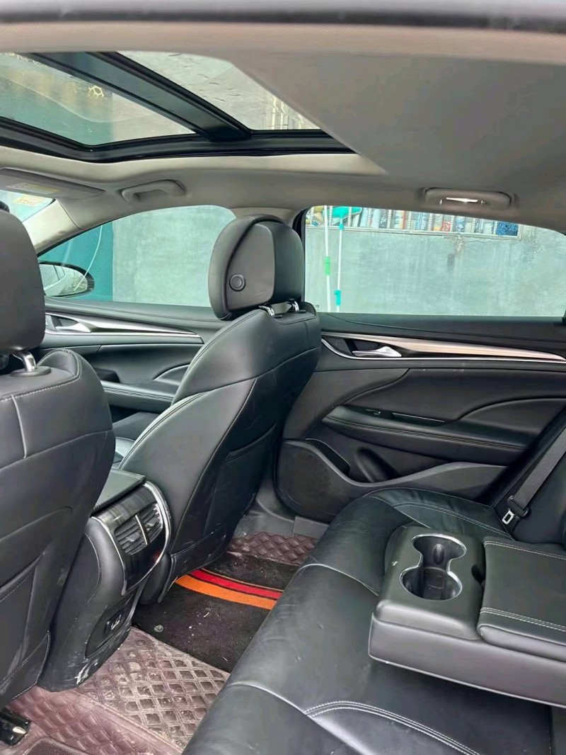 青岛17年别克君越8