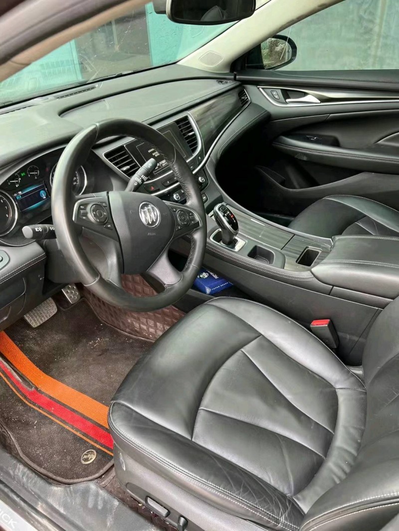 青岛17年别克君越9