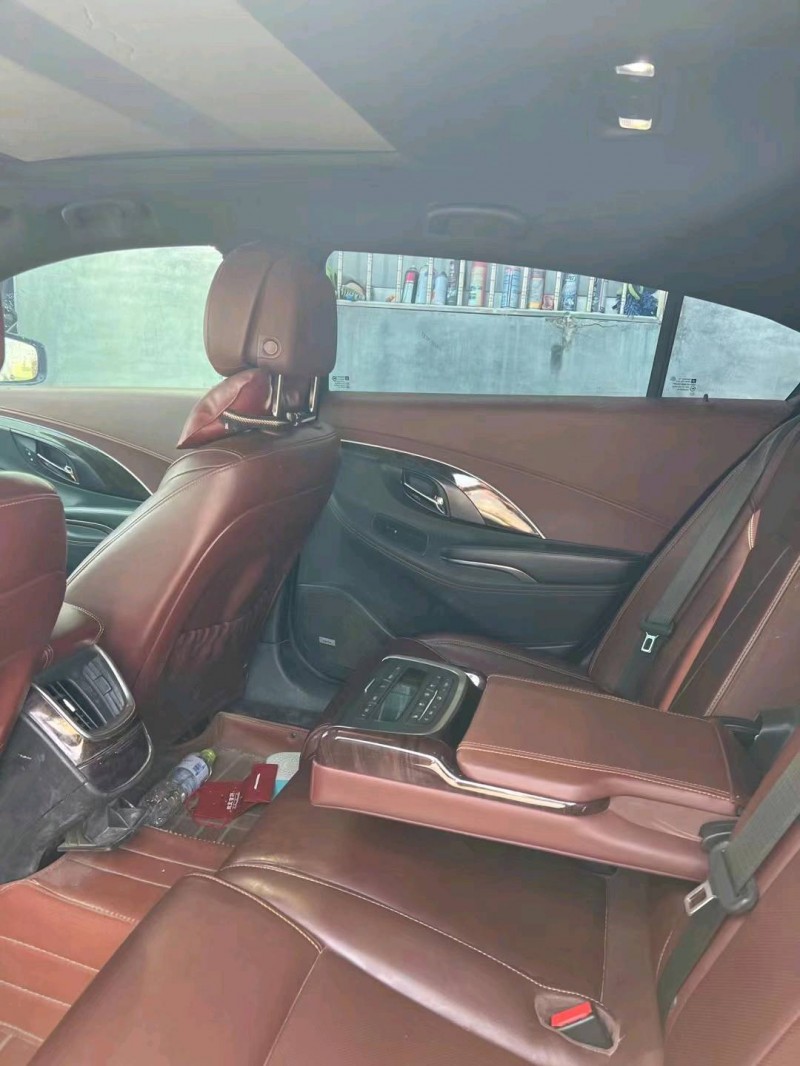 青岛15年别克君越9