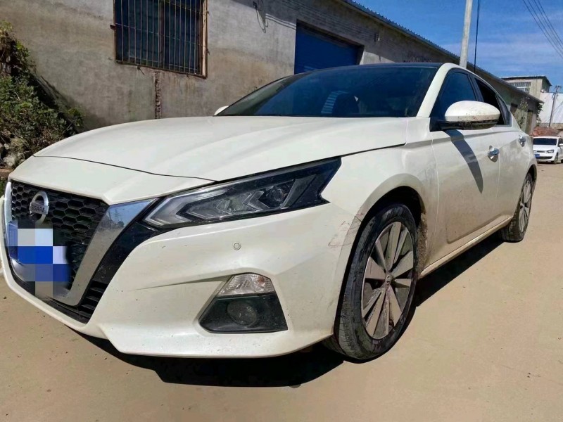 安陽21年日產天籟3