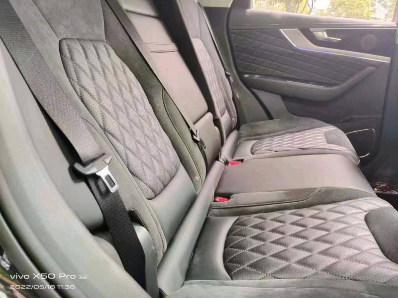 青岛20年红旗HS54