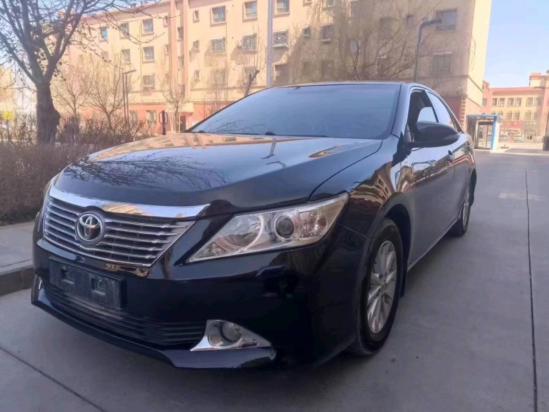 青岛14年丰田凯美瑞5