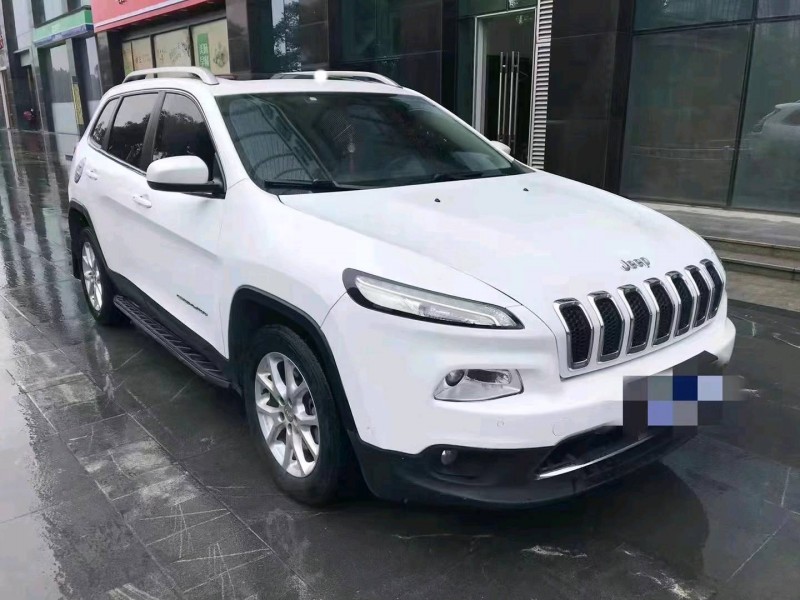 吉安16年Jeep自由光1