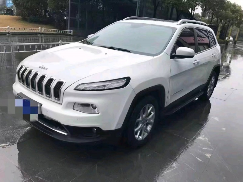 吉安16年Jeep自由光2