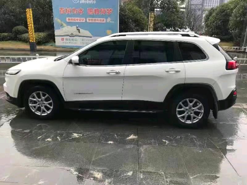 吉安16年Jeep自由光3
