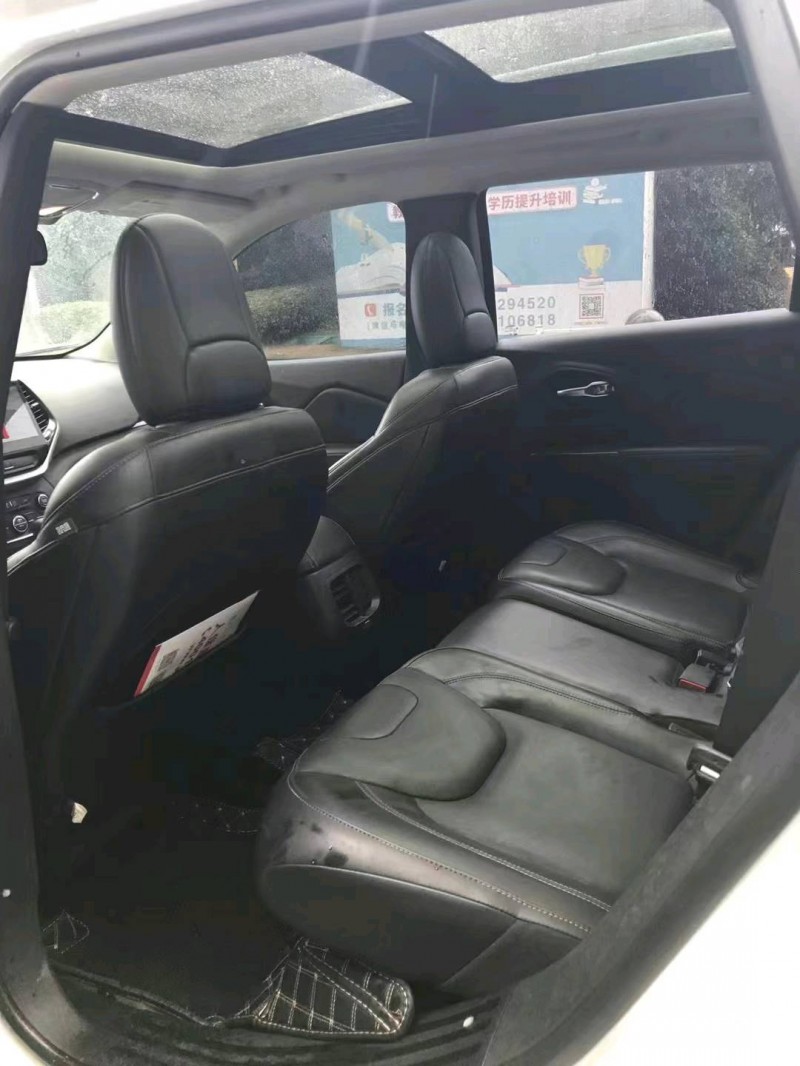 吉安16年Jeep自由光6